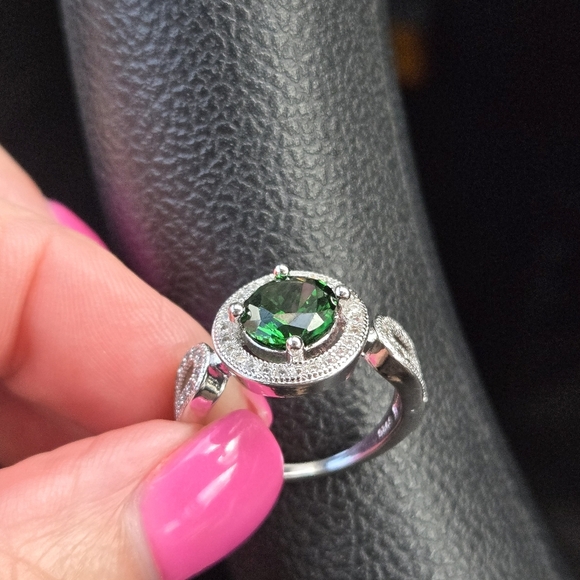 S925 Silver Ring with Green Gemstone Women's Size 6 - Picture 1 of 8